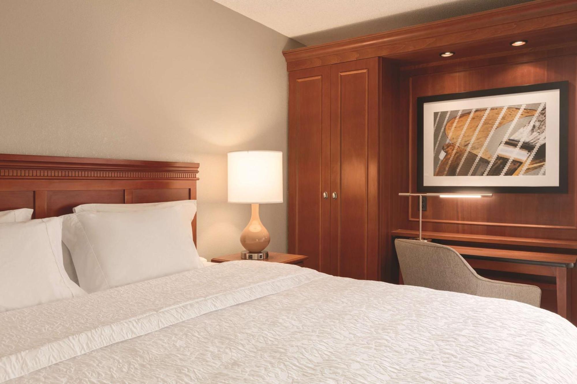 Hampton Inn Des Moines-Airport Ngoại thất bức ảnh