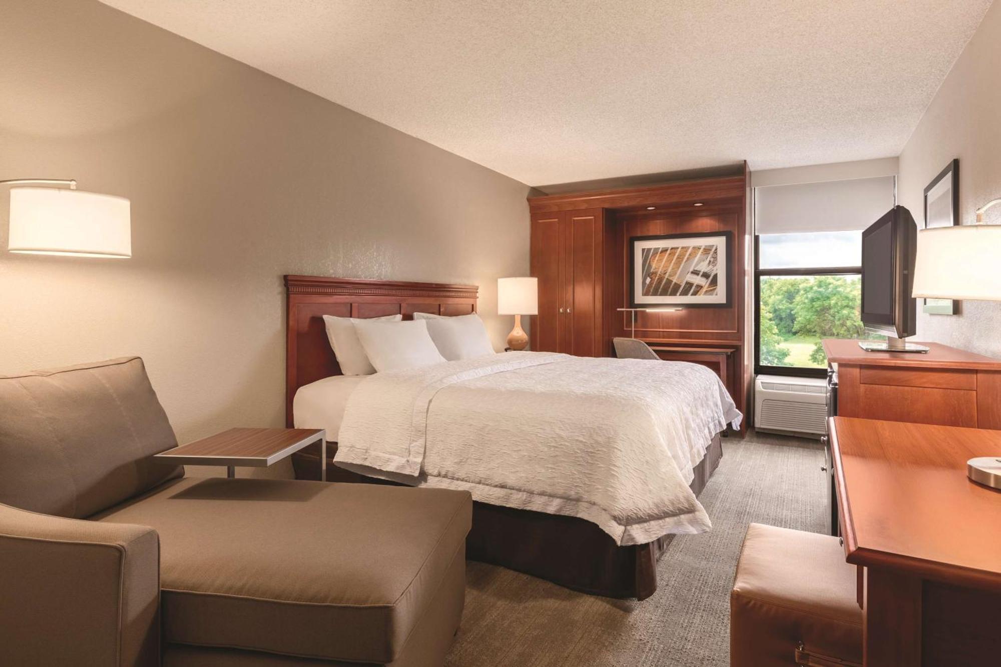 Hampton Inn Des Moines-Airport Ngoại thất bức ảnh